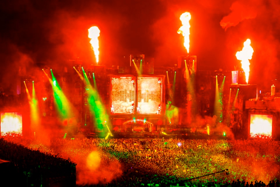 Tomorrowland-Mainstage-Fire